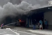 影/台東知本大火！惡火吞噬平房「延燒6屋」幸無傷亡