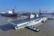 影/陸首艘076型兩棲攻擊艦「四川艦」展開首次航行試驗