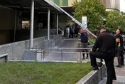 環南市場清晨驚傳墜樓案！　23歲保全重摔落遮雨棚