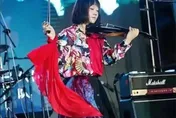 電動座椅成奪命凶器！陸樂隊女主唱「胸腔肋骨斷裂」慘遭夾死