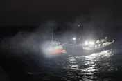 影/陸船台北港外海失火　海巡冒險救援15名船員