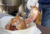 影/颱風假祭品之亂！南投排100隻烤雞　民眾插隊爆衝突