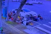 高雄翁開車爆衝釀1死8傷　檢複訊後諭令30萬交保