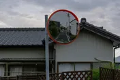 颱風吹垮反射鏡砸車國賠11萬　區公所向承包商求償吞敗