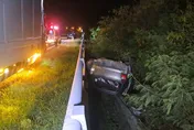 影/台11線小客車翻覆「無煞車痕跡」　駕駛神秘消失