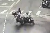 影/土城驚見超硬場面！2機車「高速路口撞一團」人全噴飛