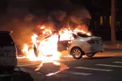 影/高雄重大車禍！轎車撞公車「逆衝機車」秒陷火海