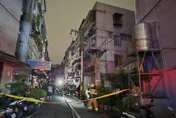 聽到爆炸聲就聞到濃煙！蘆洲公寓二樓凌晨惡火　樓上住戶驚逃