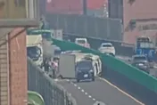 台88線曳引車變換車道釀禍！小貨車翻覆　1人輕傷