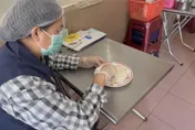 高雄菜頭粿驚現「水晶球碎片」！業者承認疏失遭衛生局開罰