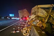 國1重大車禍！副駕遭拋出車外　殘肢碎躺坡道喪命