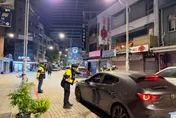 影/中壢警「雷霆除暴」臨檢　唾液快篩揪出通緝犯