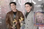 金馬62慶功/曾敬驊抱獎哭不停　來不及攔截爸媽合照