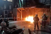 影/台中日本料理餐廳起火！員工瓦斯桶更換不慎引爆燃釀傷