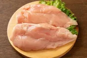 健身減脂狂吃雞胸肉　醫揭油脂過少恐嚴重便祕