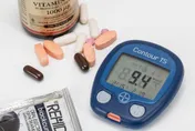 「滑手機入睡」正悄悄傷害健康　糖尿病風險增 67%