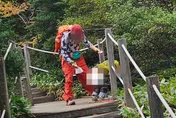 南韓再傳疑陸客「隨地放屎」　母讓兒在國立公園脫褲排便惹網怒