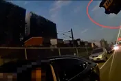 影/女警所長攔查超載白牌車　拔電擊槍活逮5逃逸移工