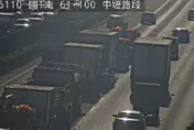 國道1號中壢段重大車禍　5大型車連環撞1人夾困受傷