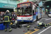 影/北市行人遭公車捲入車底　無呼吸心跳送醫不治
