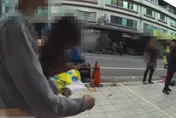 花蓮男持馬克杯砸前女友新歡　三人街頭扭打互控傷害