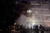 影/北投人氣冰店「水龜伯」旁驚見大火！「濃煙狂竄」60勇消灌救