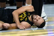 NBA/柯瑞倒地退場！勇士主帥鬆口氣：還好只是大腿挫傷