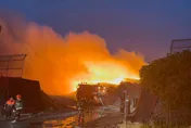 花蓮垃圾掩埋場爆大火！濃煙竄天　恐怖火海延燒