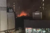影/北市雙和市場火警火煙狂竄　火勢延燒救出1人緊急送醫