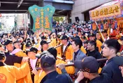救不回來！青山宮遶境現場「壯年男倒地」宣告不治