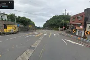 瑞芳102縣道「右車道禁右轉」從中間切　網轟：搶錢陷阱