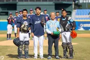 黑豹旗/替冠軍戰開球！　伍立辰笑稱「圓了兩個夢」