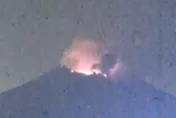 鹿兒島旅遊注意！日櫻島火山狂噴1300米火山灰柱　12地警戒
