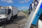 影/新竹台68巡邏車處理車禍遭撞噴飛卡護欄　2警暫時失憶