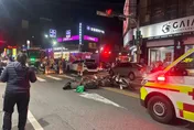 影/新竹車禍！轎車等紅燈突起步　整排機車騎士被撞倒