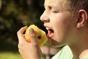 新研究！大腸癌竟與「幼年飲食」相關　醫：DNA被改變了