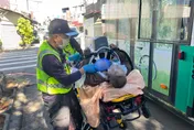 台中公車司機突急煞！84歲翁慘摔「命危搶救中」