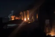 影/斗南鋁合金工廠深夜大火！塑膠粒助燃濃煙狂竄