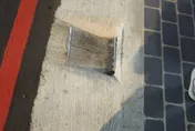 影/竹東北興路「孔洞未蓋」出事了！　國中生慘摔車骨折
