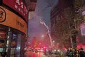 濃煙竄天！新店凌晨住商混合大樓火警　幸未釀傷亡