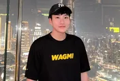 Joeman疑熱戀蕭伊！遊杜拜「撞臉林俊傑」激瘦近照曝光