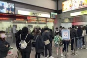 台鐵內壢楊梅段電車線故障仍未排除！延誤大批旅客擠爆車站