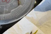 喉嚨吐出蟑螂腳！他麵吃一半崩潰　台南衛生局急稽查