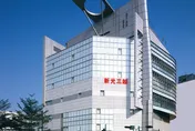 中山站百貨頂樓驚見神秘巨洞　網KUSO：冰淇淋架、飲料架
