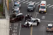 影/追逐視角曝！北市毒蟲拒檢逃撞2車釀2傷　警持槍他嚇到趴地