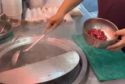 台南知名牛肉湯爆活體巨蟑泡醬料桶！　店家致歉、衛生局稽查