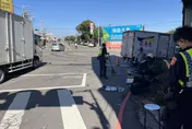 影/台中救護車遭小貨車撞側翻1圈　2醫護、1騎士受傷送醫