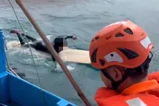 影/台東金樽衝浪客遭風浪帶出海　漁船、海巡急救援