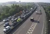 86快速道路關廟段慘烈事故！「5車撞一團」釀嚴重回堵
