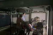 影/高雄詭男「寄生停車位2年半」！警鐵腕「拔除」畫面曝光